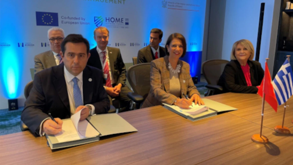 Minister of Migration and Asylum, Notis Mitarachi, and State Secretary for Migration, Christine Schraner Burgener, during the signing ceremony.